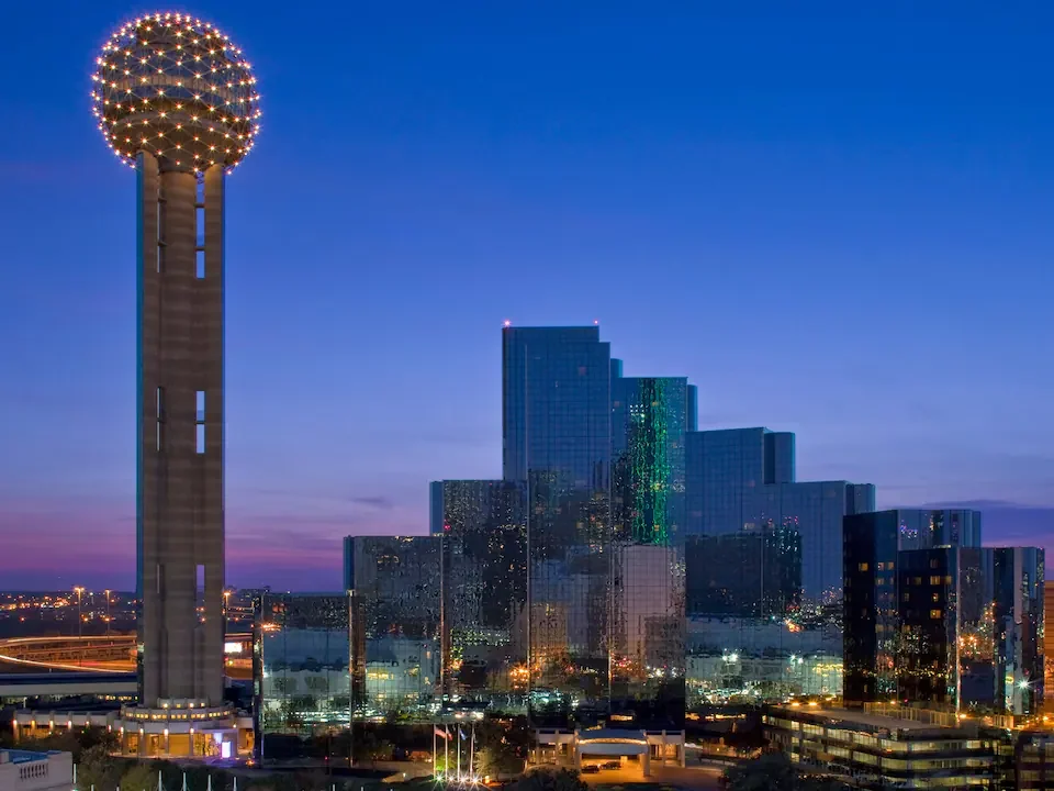 A photo of the exterior of the Hyatt Regency Dallas